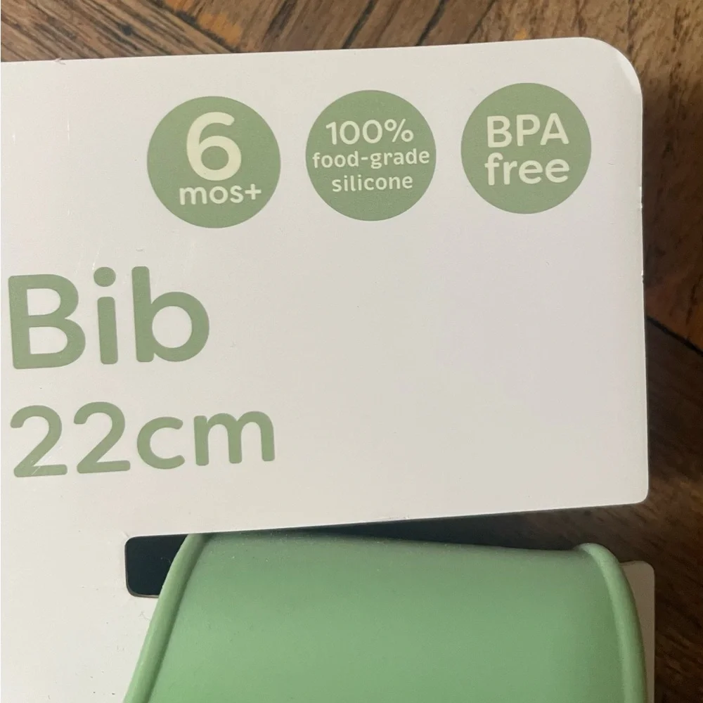 NWT Upward Baby Green Food-Catching Bib